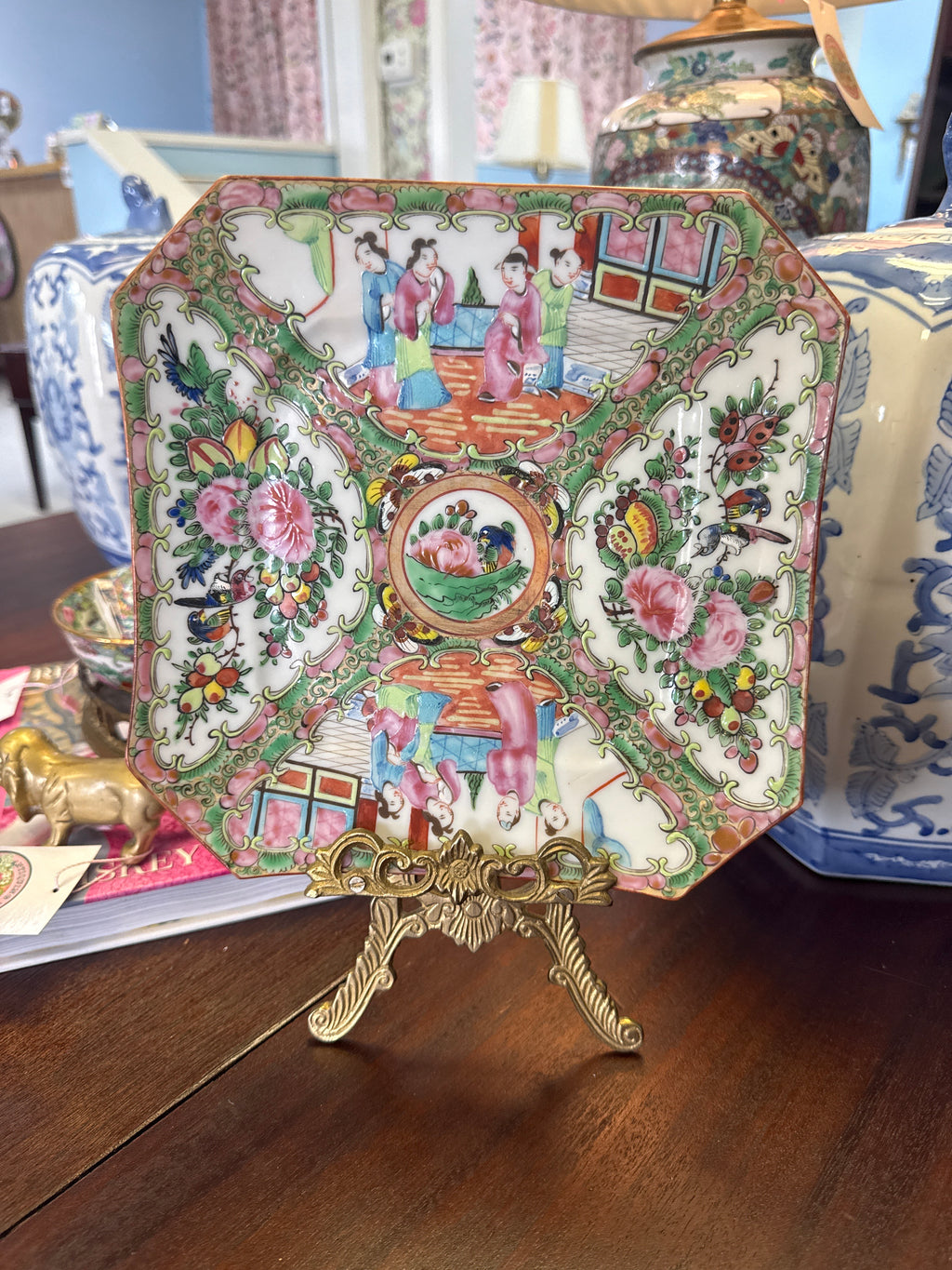 Squared Corners Antique Rose Medallion Plate