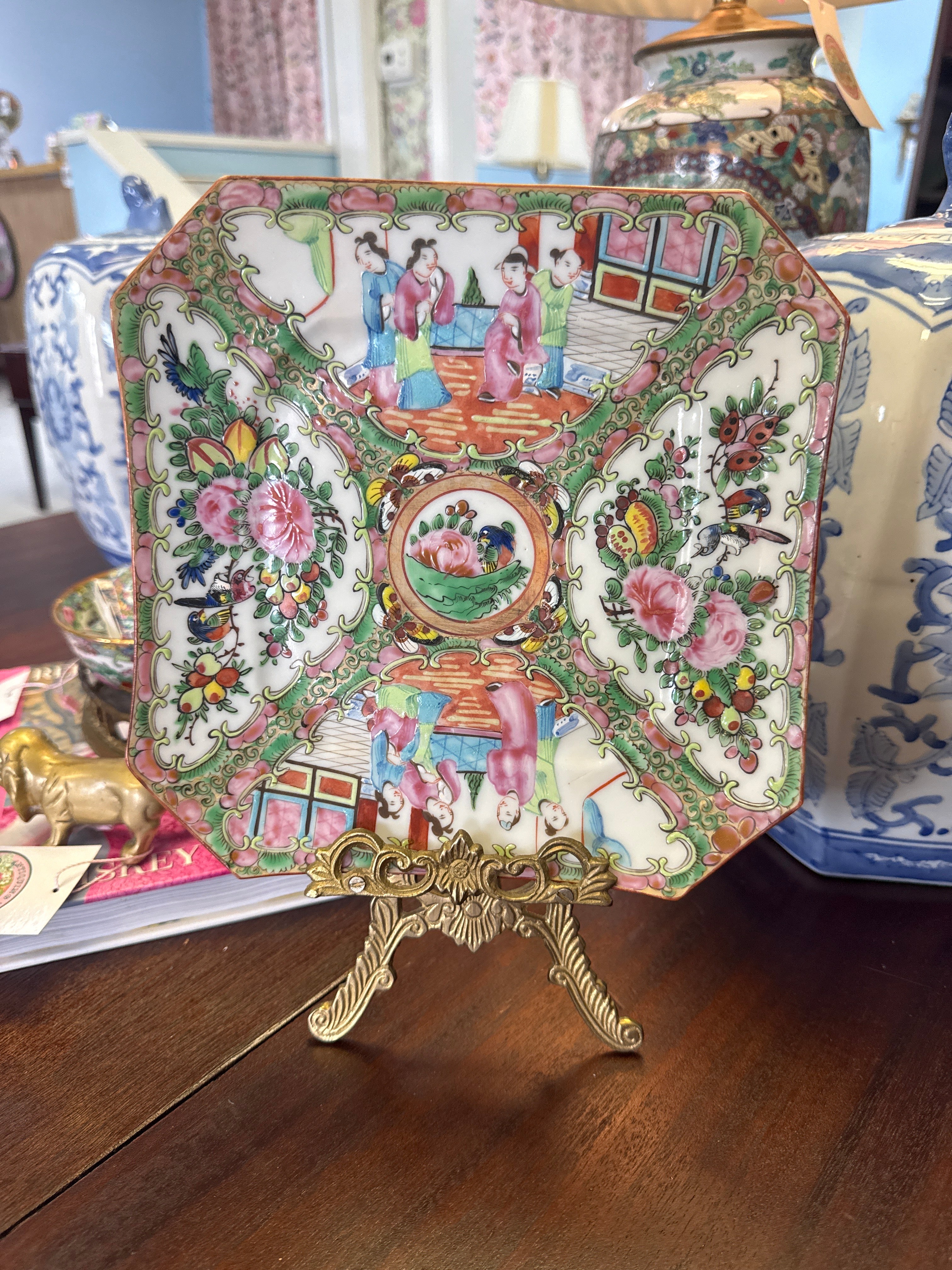Squared Corners Antique Rose Medallion Plate
