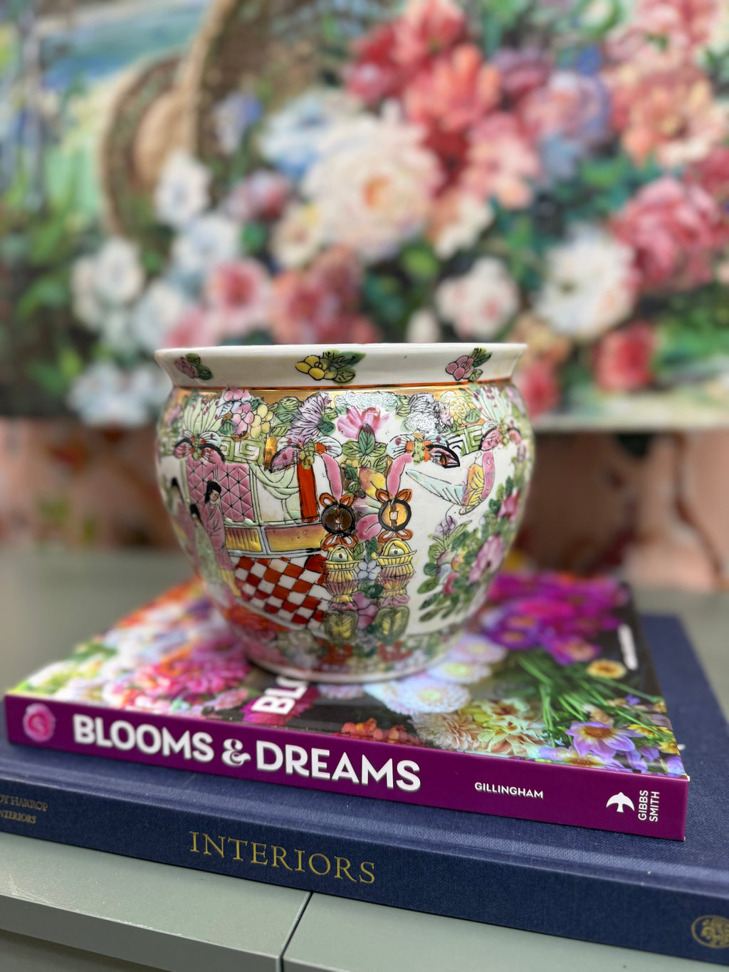 Rose Medallion Planter with Riser