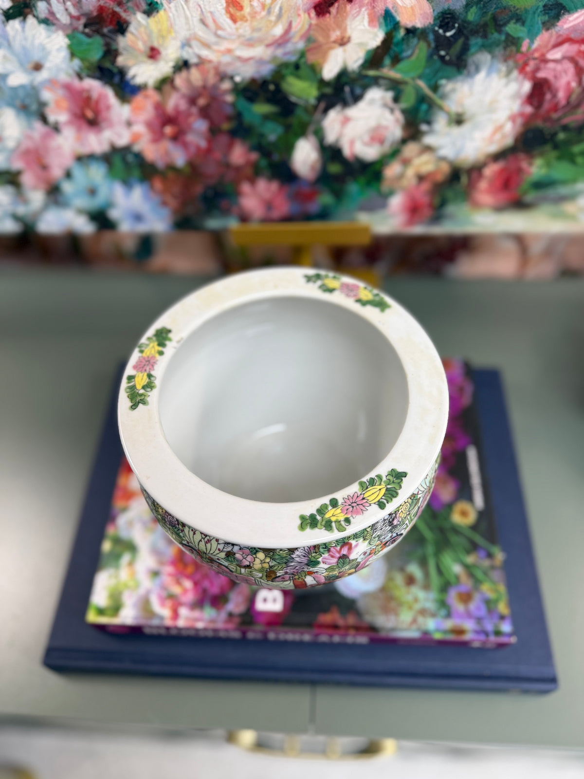 Rose Medallion Planter with Riser