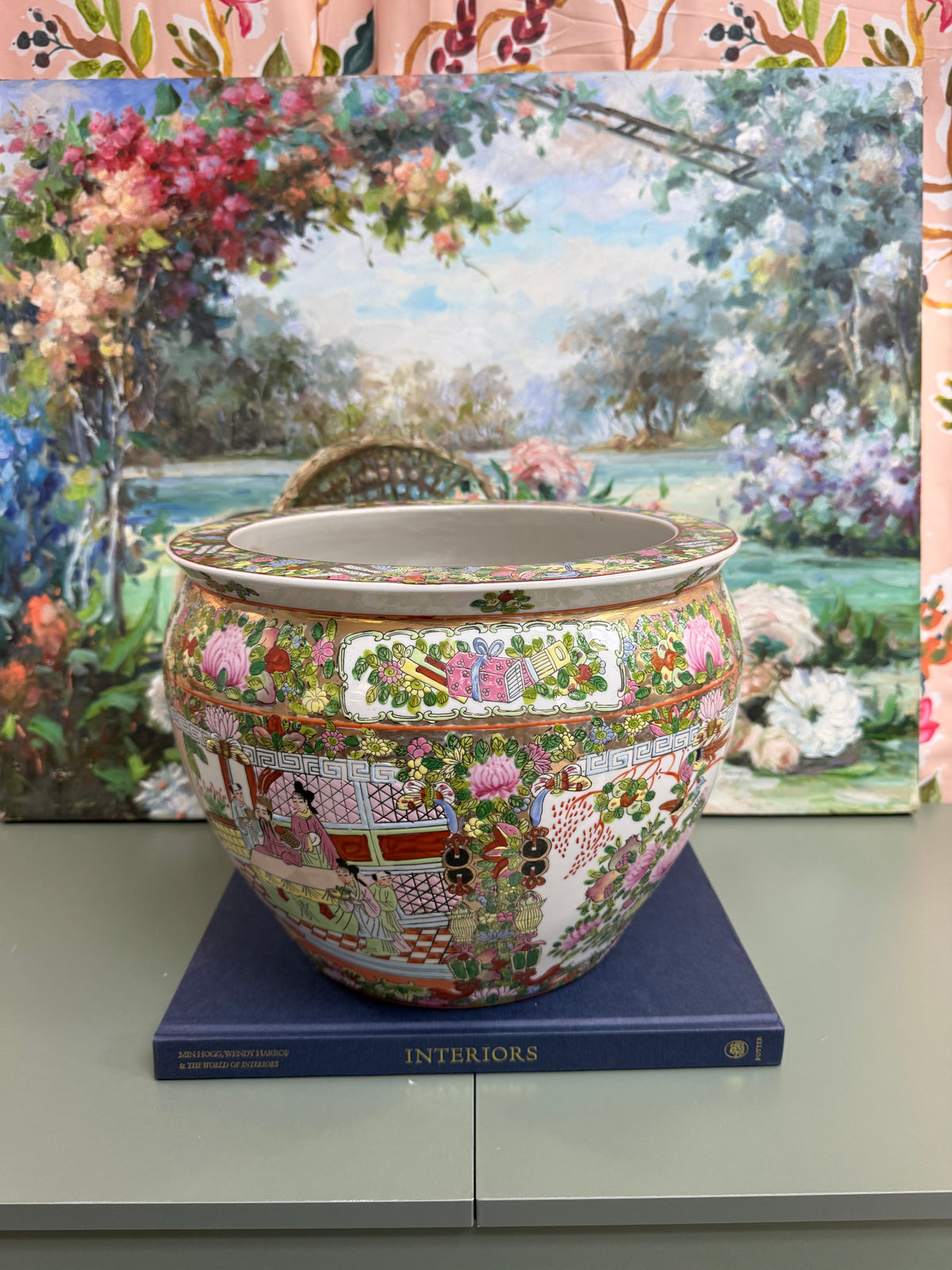 10.5 Inch Tall Vintage Rose Medallion Planter