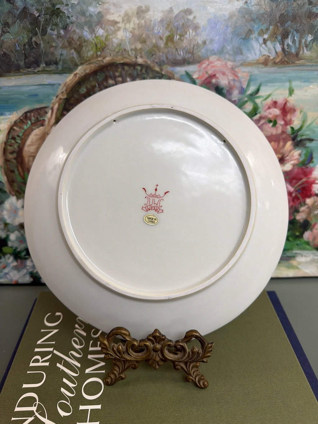 10” White Tobacco Leaf Charger