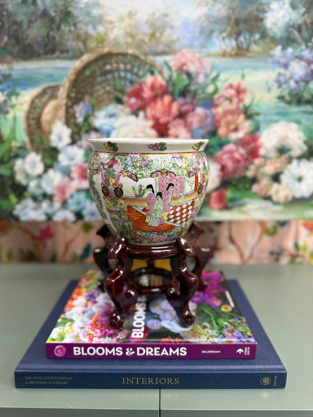 Rose Medallion Planter with Riser