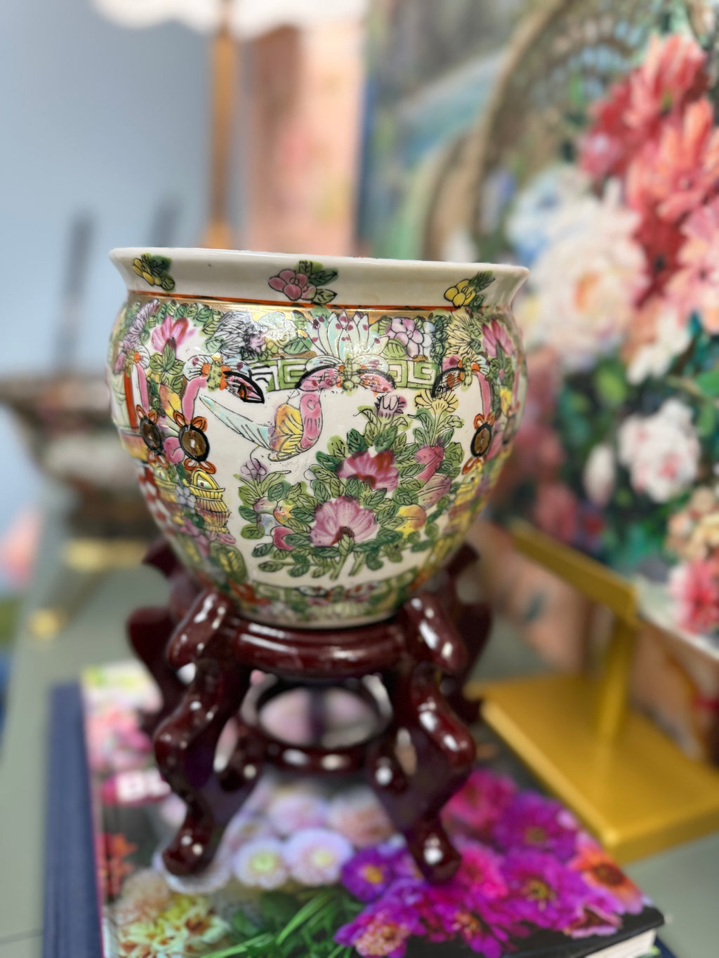Rose Medallion Planter with Riser