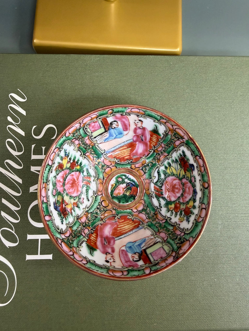 3.75” Vintage Rose Medallion Bowl