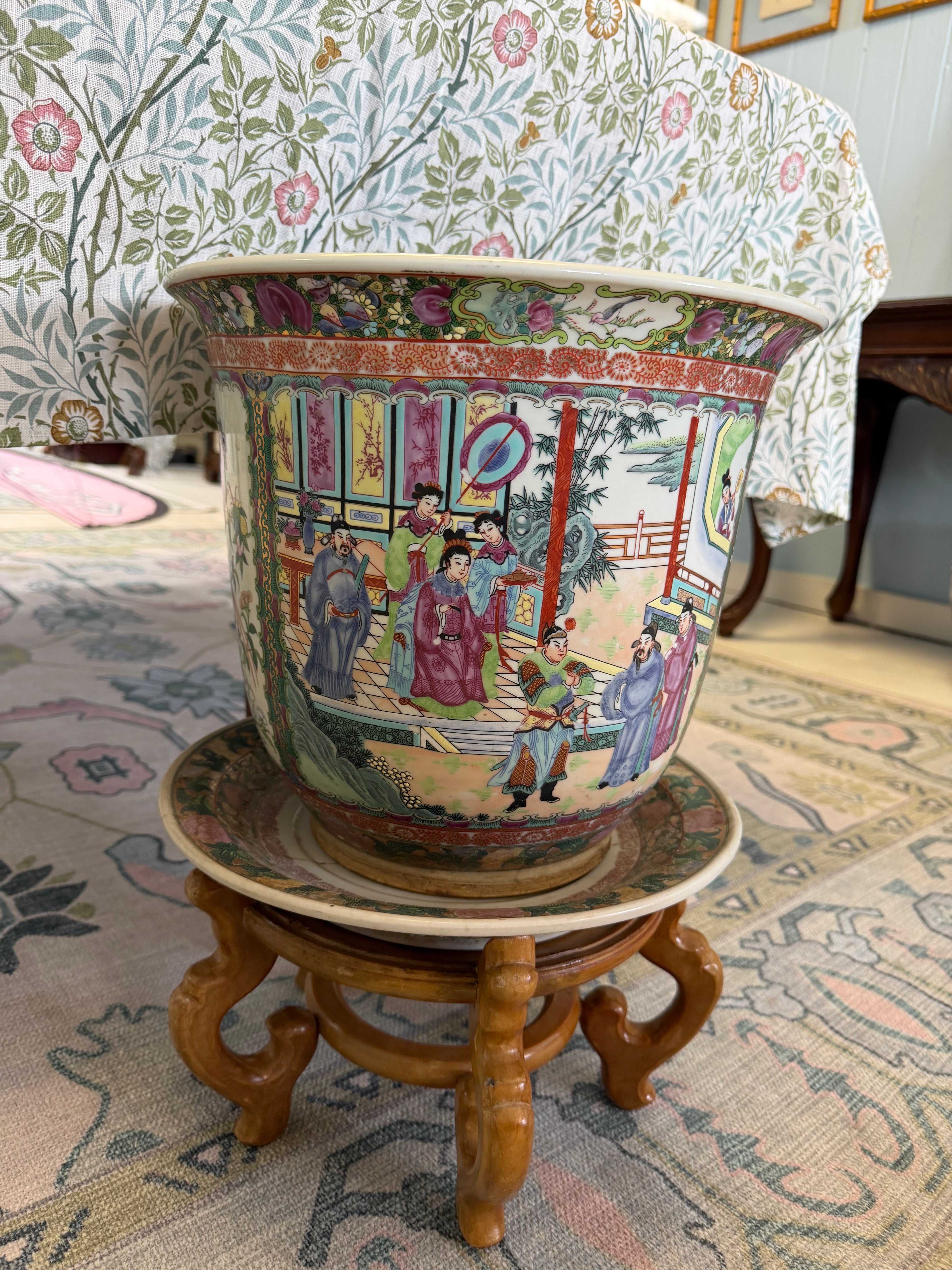 Large Vintage Rose Medallion Planter AS IS