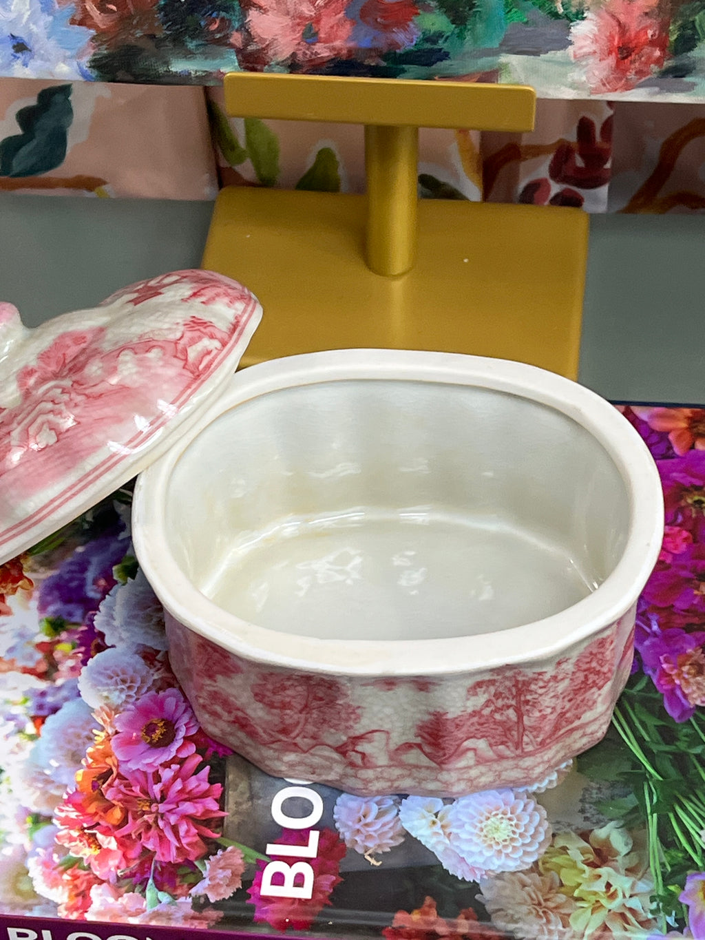New Pink Pagoda Scallop Lidded Box